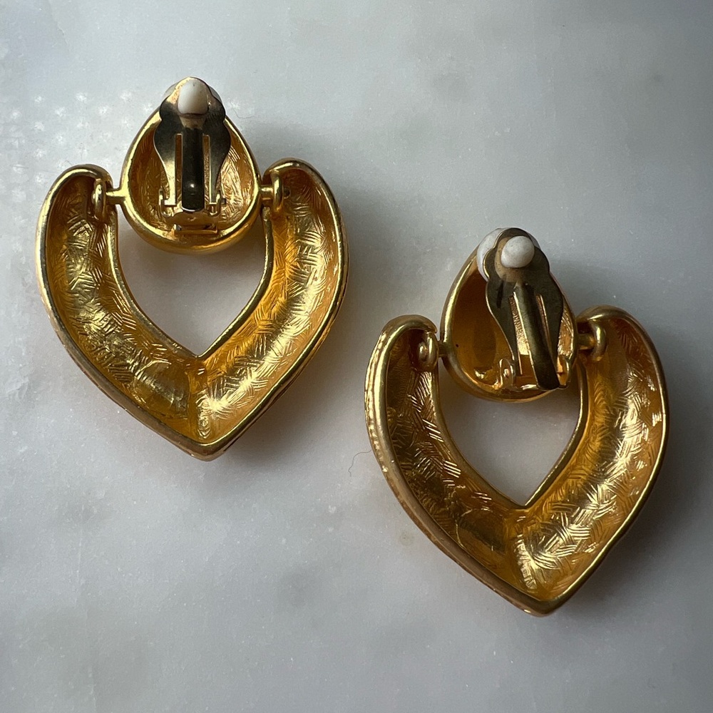 SOLD Vintage Gold Tone Sculptural Clip-On Earrings | 80s Statement Drop Earrings - Picture 4 of 4
